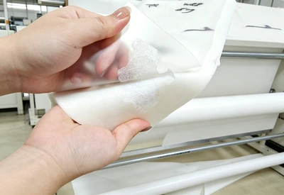 Peeling comparison of mesh vs solid film on foam.